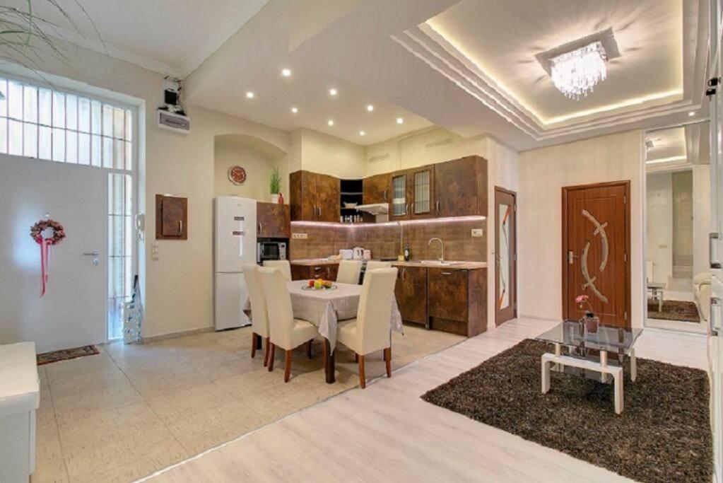 Super Central Apartment บูดาเปสต์ ภายนอก รูปภาพ