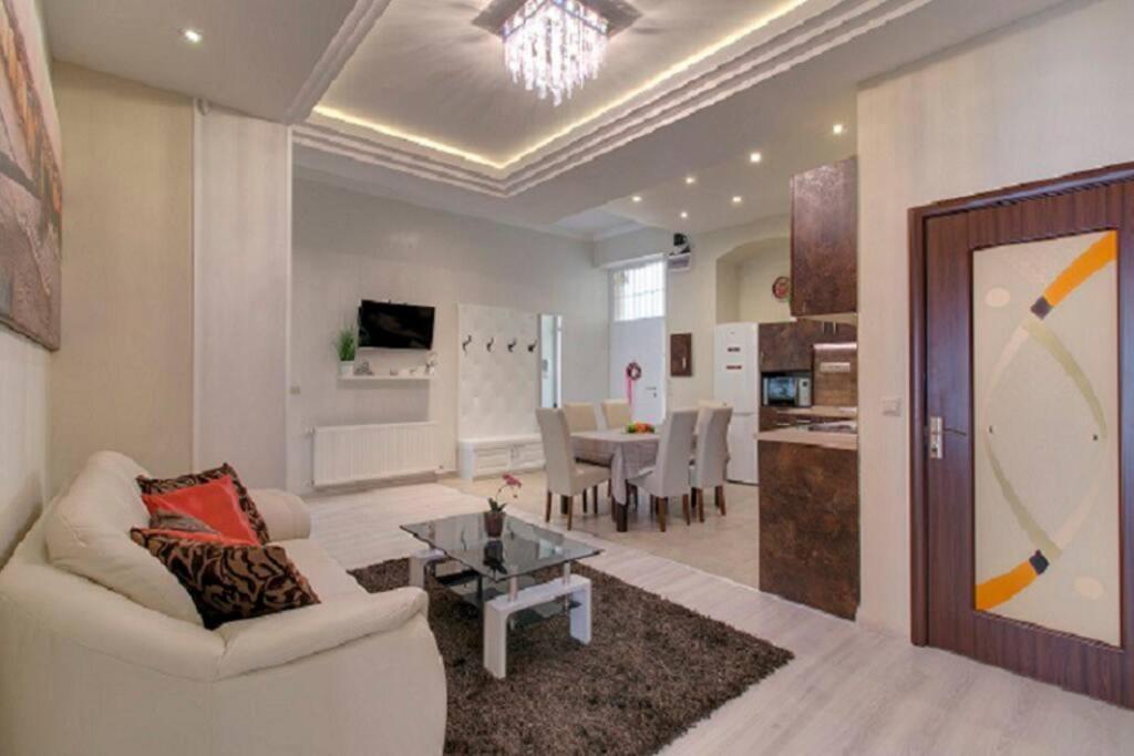 Super Central Apartment บูดาเปสต์ ภายนอก รูปภาพ